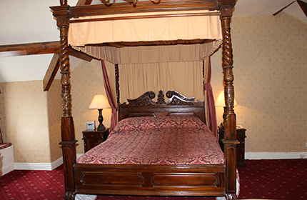 four-poster-bed.jpg